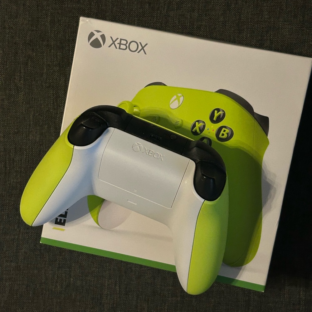 Xbox wireless gaming controller - Picture 4 of 9